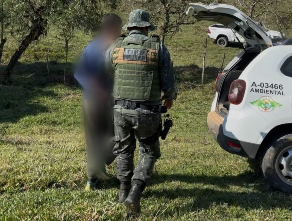 Homem foragido da Justiça é preso praticando crime ambiental em Cunha