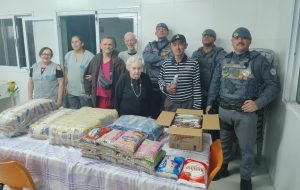 Polícia Militar realiza doação de alimentos a família vulnerável e entidade em Jacareí