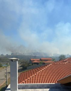 Incêndio em Caçapava atinge 300mil m² e já dura mais de 20 horas