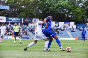 Vergonha no Martins Pereira: Águia não joga nada e é eliminada pelo Comercial!