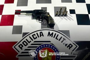 Força Tática apreende adolescente armado em movimentada avenida de Taubaté