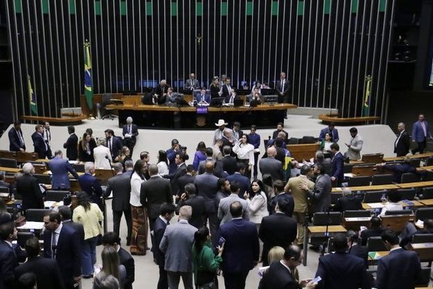 Voto secreto no Congresso volta com PEC da Blindagem e acende debate 