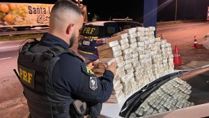 Após perseguição, PRF apreende drogas na Via Dutra em Caçapava