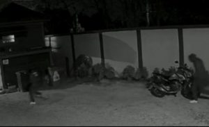 Casa em condomínio de luxo é invadida por falsos policiais em São José dos Campos