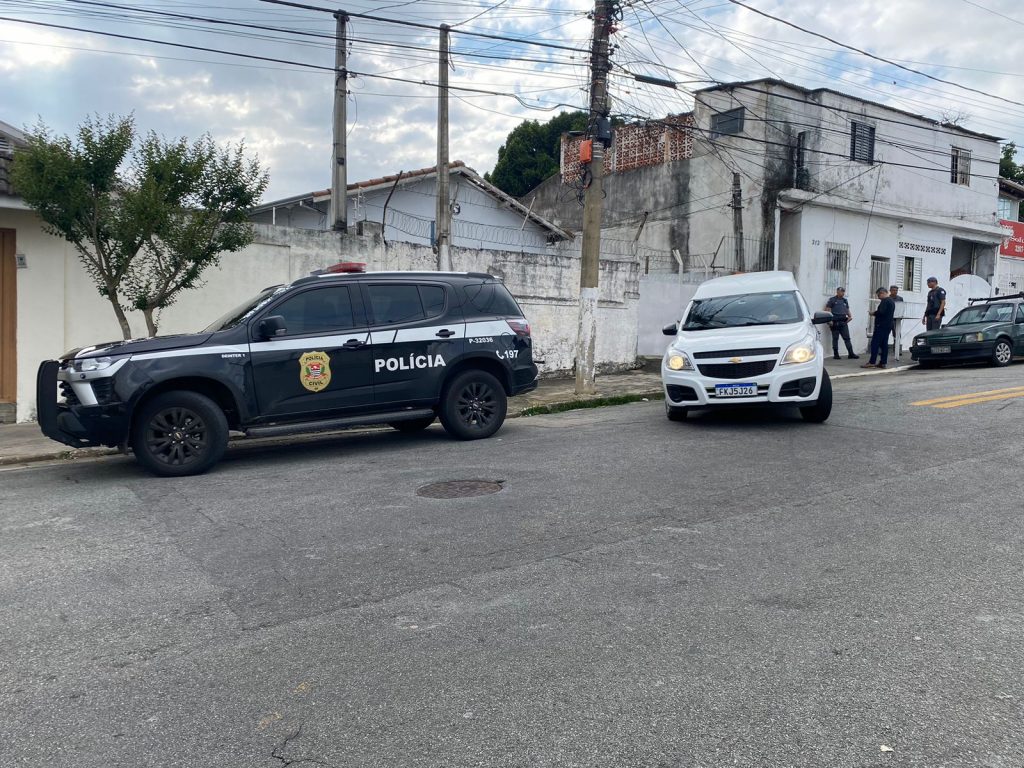 Mulher é morta e homem fica ferido por tiros na região central de São José dos Campos