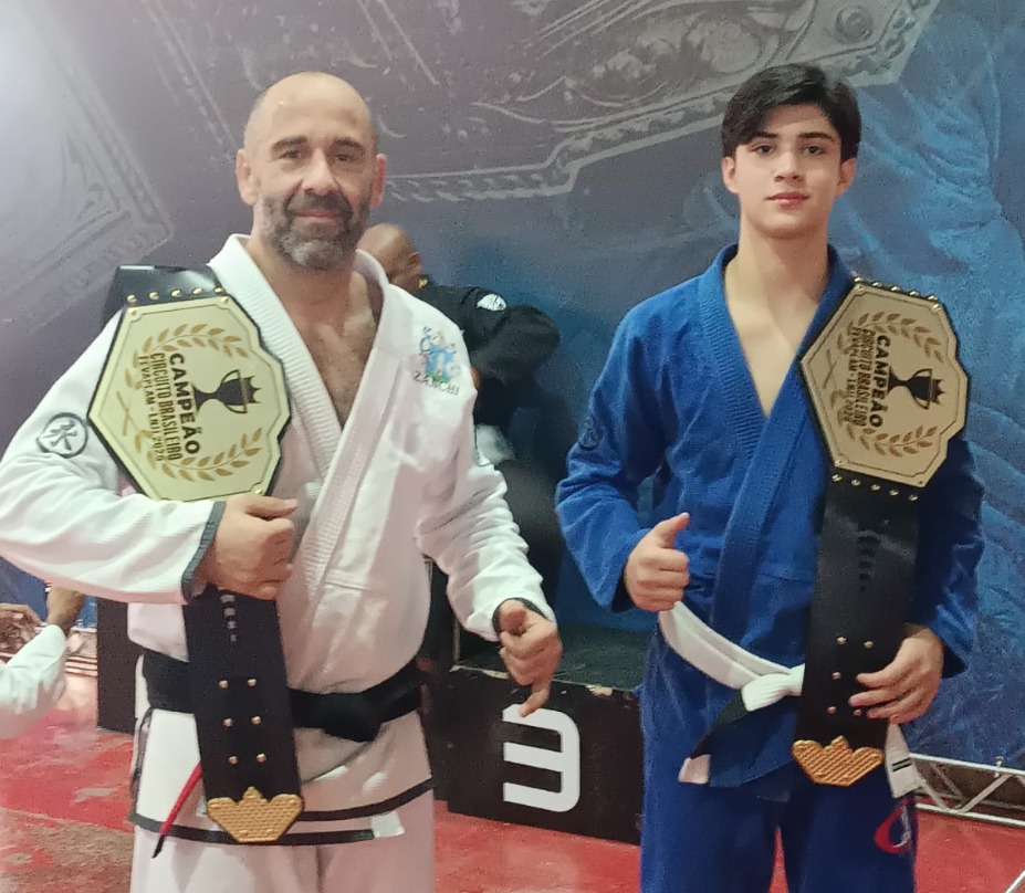 Pai e filho campeões mostram força e união no jiu-jítsu!