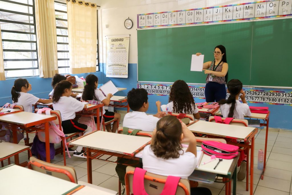 Jacareí abre processo seletivo para área da Educação