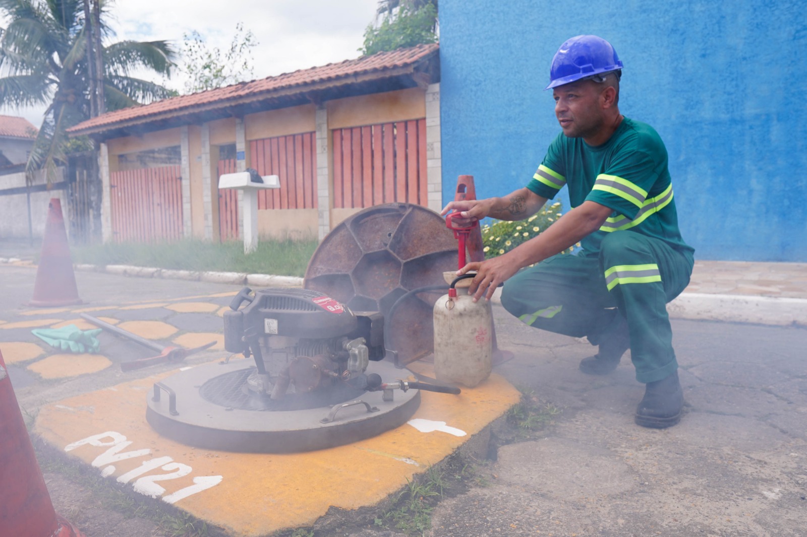 Sabesp faz testes com fumaça em bairros da região sul de São José dos Campos  