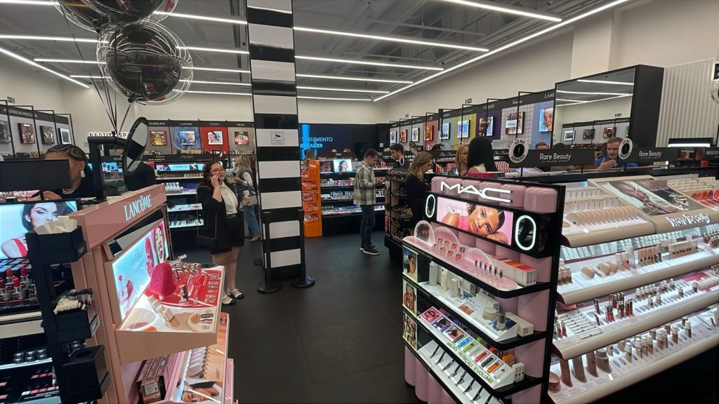 Sephora inaugura loja em São José com mais de 800 pessoas na fila