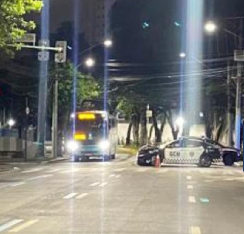 Viatura da GCM se envolve em acidente com motorista embriagado no centro de São José dos Campos