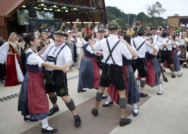 Oktoberfest em Campos do Jordão espera 60 mil visitantes para festa gratuita 