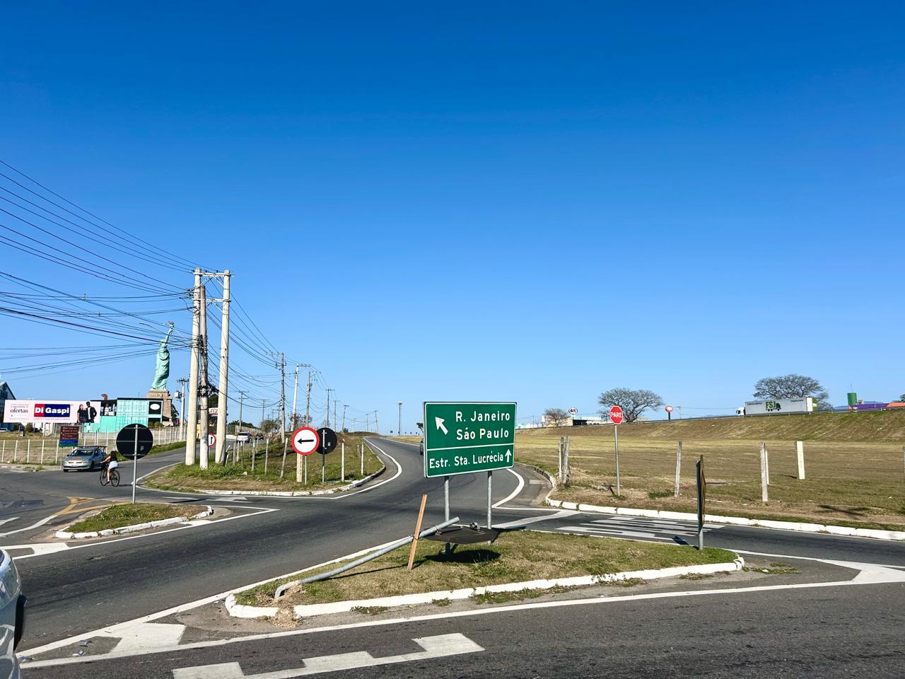 Homem é atropelado por vários veículos na Via Dutra em Lorena  