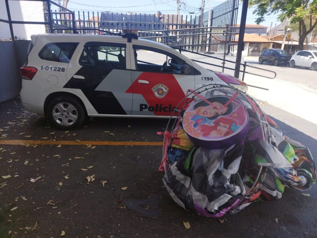 Após denúncia, três homens são presos por soltura de balão em São José dos Campos