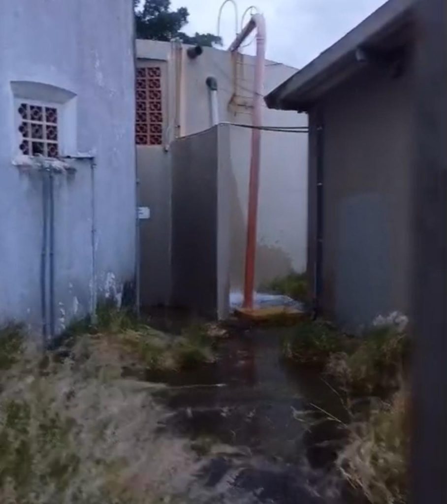 Vazamento de caixa d´água no Vista Verde, em São José dos Campos, deixa moradores sem água