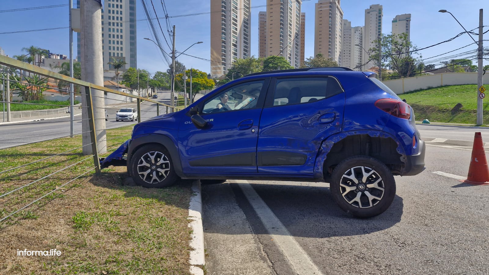 Acidente na avenida São João próximo à Ponte Estaiada