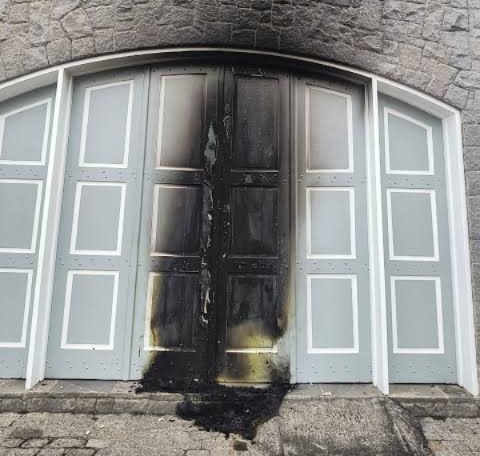 Homem é preso após colocar fogo em igreja em Ubatuba