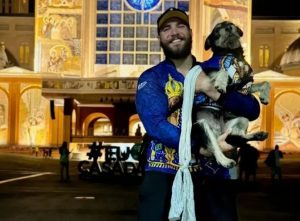 Cachorro caminha 150 km em romaria e reencontra fiel em Aparecida