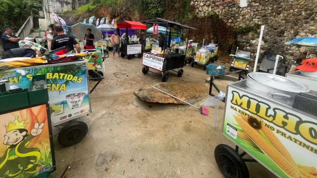 Operação em Ubatuba apreende 50 carrinhos de milho