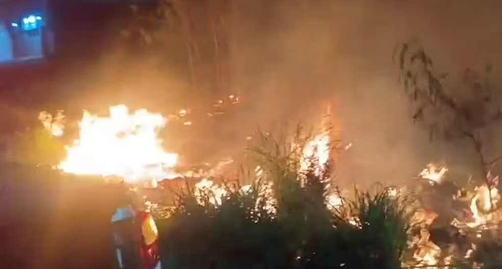 Incêndio atinge 2mil m² de vegetação em Jacareí