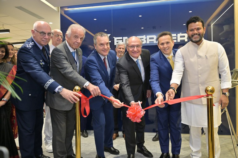 Embraer inaugura escritório na Índia com presença de Alckmin