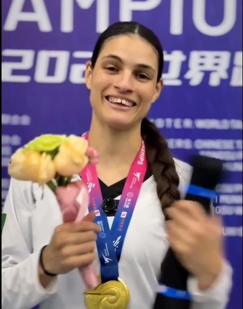Brasileira Maria Pacheco conquista mundial de taekwondo e recoloca o Brasil no topo após 20 anos