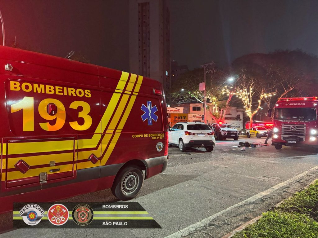 Acidente com três veículos deixa duas pessoas feridas na zona sul de São José