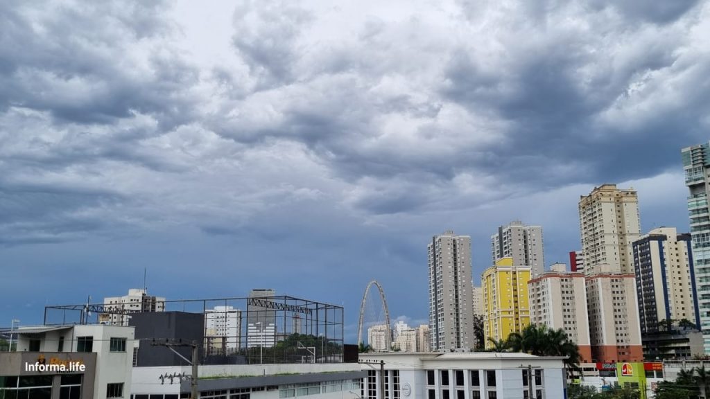 Alerta da Defesa Civil confirma rajadas de 109 kmh em São José e lista ocorrências por cidade