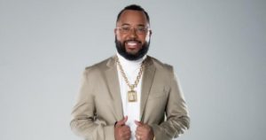 Dudu Nobre faz show gratuito em Taubaté no feriado da Consciência Negra