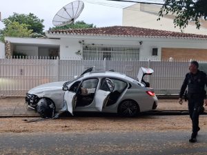 Perseguição policial em São José dos Campos termina em acidente e um preso. Saiba como a ação de PM e GCM se desenrolou.