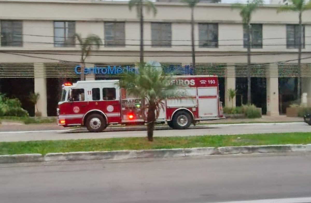 Princípio de incêndio em árvore de Natal mobiliza funcionários e Bombeiros no Jardim Aquarius