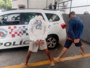 Dupla é presa em flagrante por roubo e sequestro de motorista de aplicativo em São José dos Campos