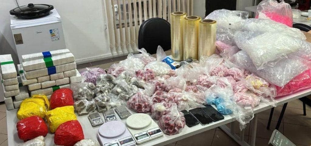 Suspeito de homicídio é preso com mais de 30 kg de drogas em São José!