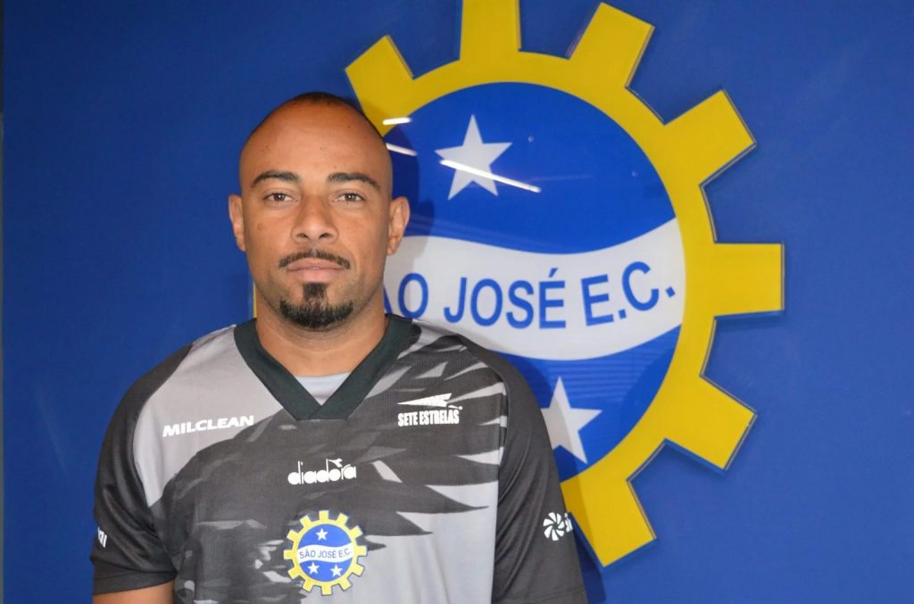 São José confirma contratação do goleiro João Lucas para temporada 2026
