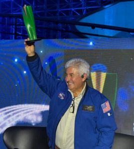 Astronauta Brasileiro, Marcos Pontes recebe troféu #BrazilsBest Peace Award