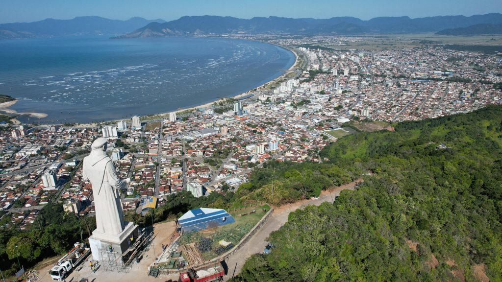 Nova iluminação do Morro Santo Antônio traz mais segurança e valoriza um dos principais pontos turísticos de Caraguá