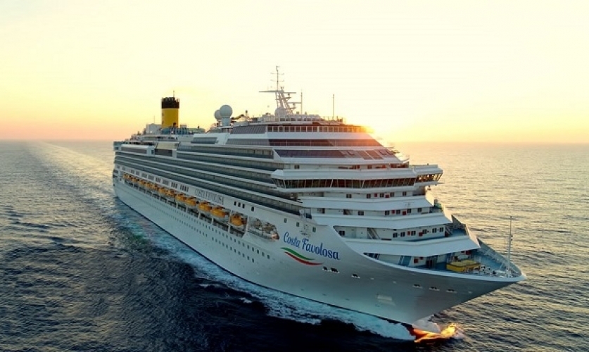 Imponente, Navio Costa Favolosa com 3,8 mil turistas abre a temporada de cruzeiros em Ilhabela