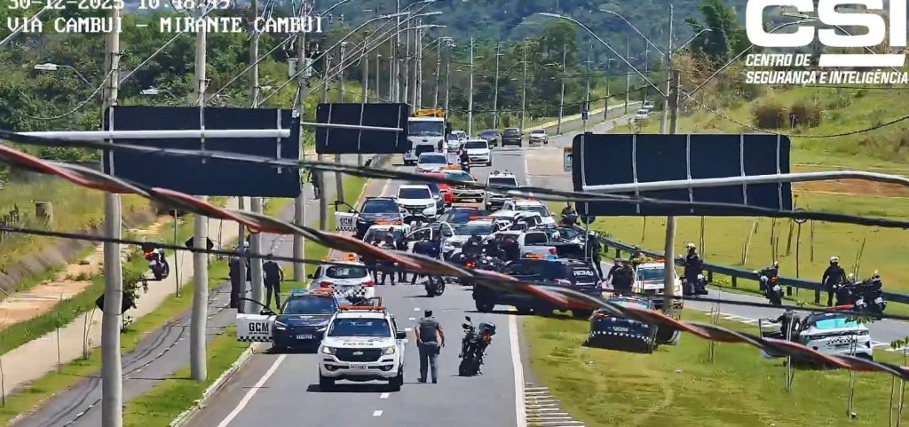 Caminhonete com drogas é alvo de perseguição policial em São José dos Campos