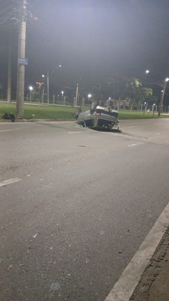 Curva da Linneu de Moura registra mais um acidente durante a madrugada