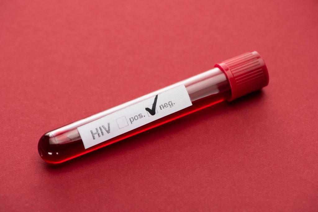 Transmissão do HIV da mãe para o bebê é eliminada no Brasil