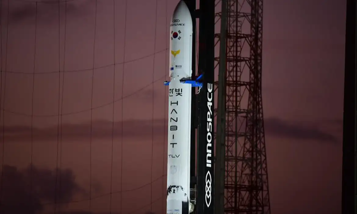 Foguete sul-coreano falha em voo comercial e explode após lançamento no Maranhão