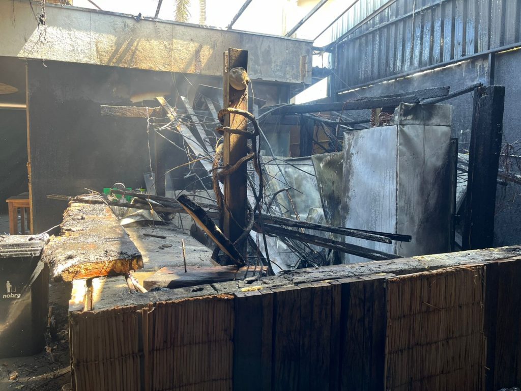 Incêndio em restaurante São José foi registrado na região central. Fogo atingiu bar e cozinha, sem vítimas, e foi controlado pelos bombeiros.