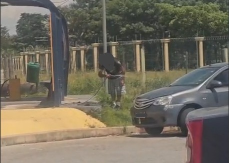 Motorista que lavou carro em bike point será multado