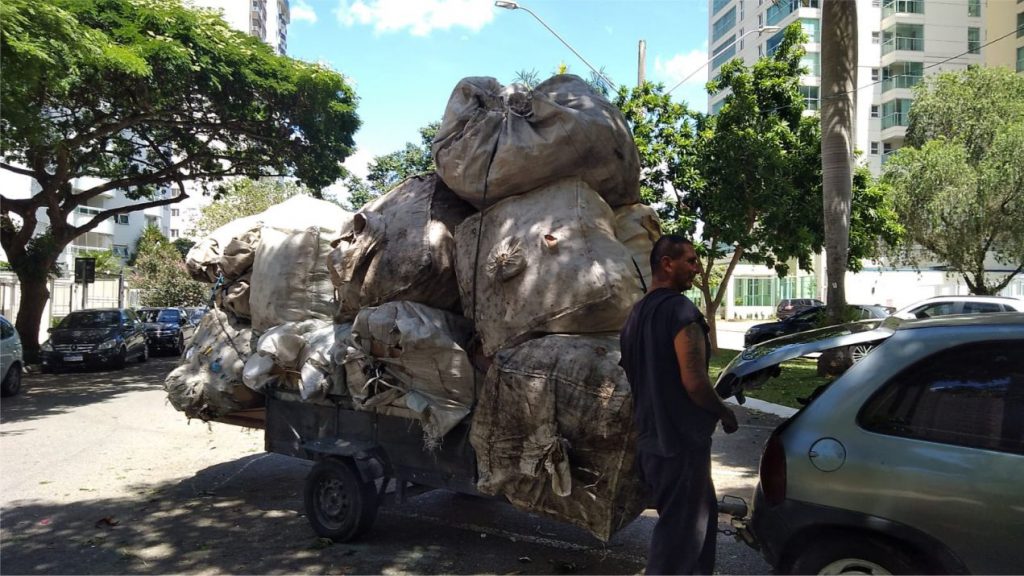 O trabalho autônomo que transforma o bairro há 15 anos