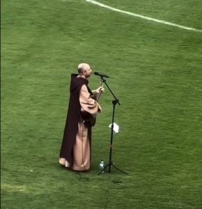 Romário e Frei Gilson transformam o Martins Pereira em palco de solidariedade