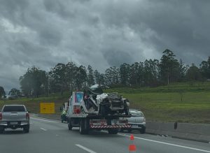 Tragédia na Carvalho Pinto; bombeiro e esposa morrem após carro ser atingido por guincho em São José