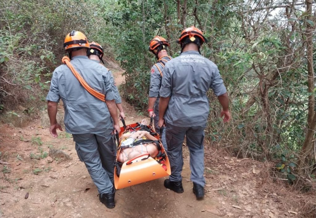 Turista de 75 anos passa mal durante trilha em Ubatuba