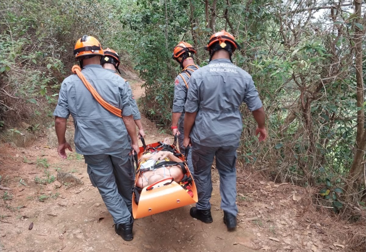 Turista de 75 anos passa mal durante trilha em Ubatuba 