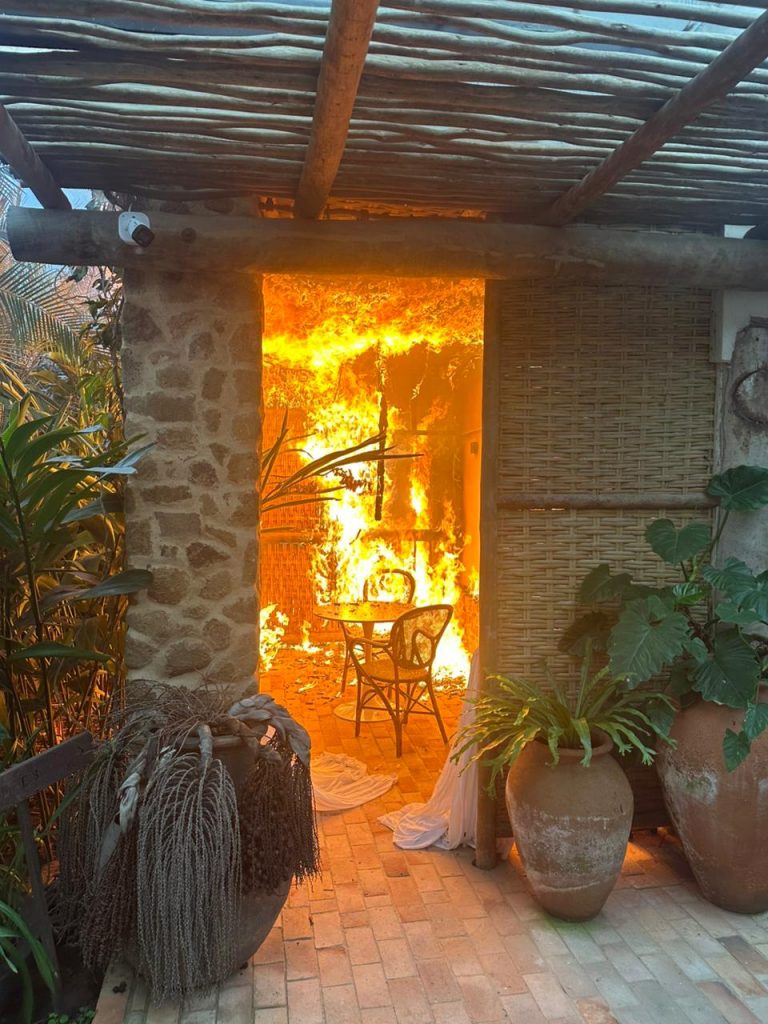 Incêndio de grandes proporções atinge hotel em Ilhabela!