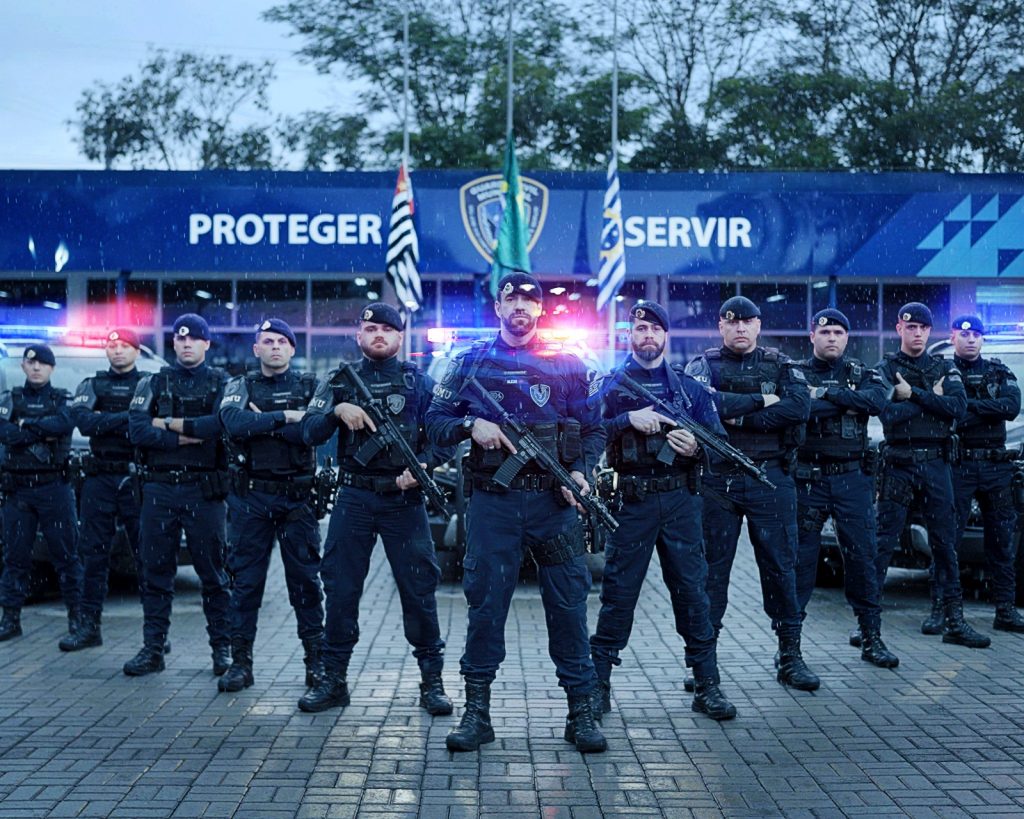 Romu prende dupla armada suspeita de roubar carro na região sudeste