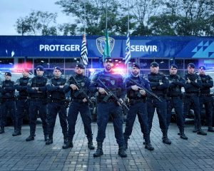 Romu prende dupla armada suspeita de roubar carro na região sudeste